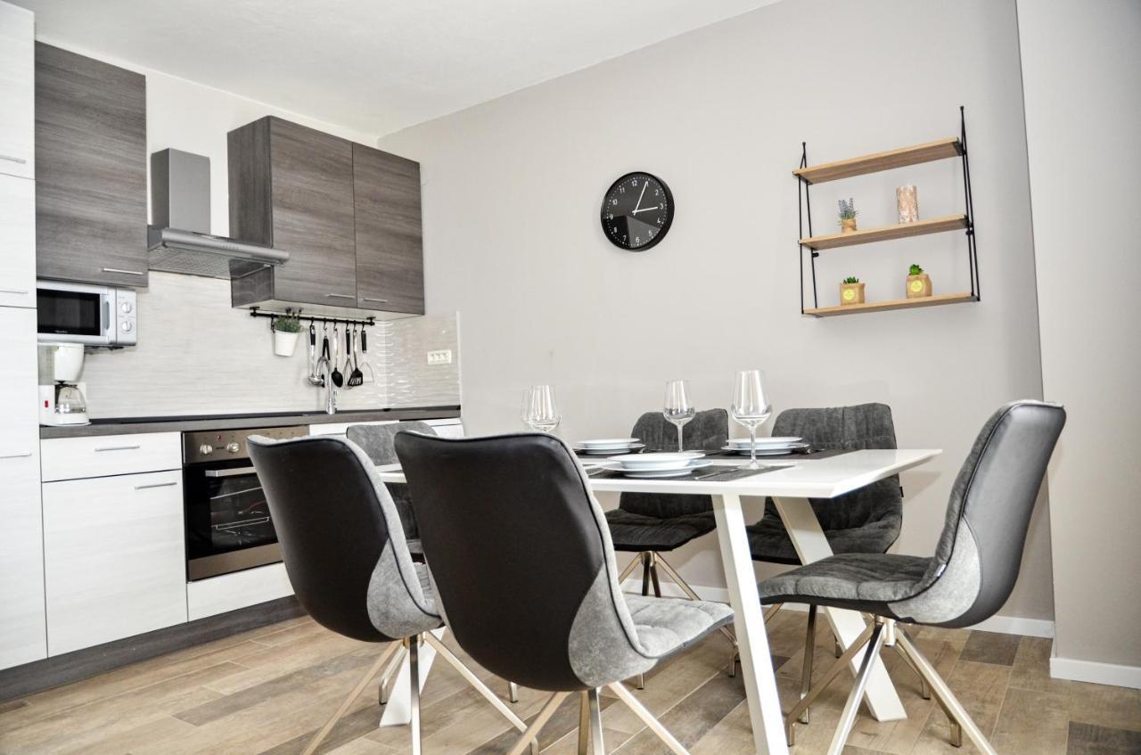 Family Friendly Apartments With A Swimming Pool Povljana, Pag - 244 Buitenkant foto
