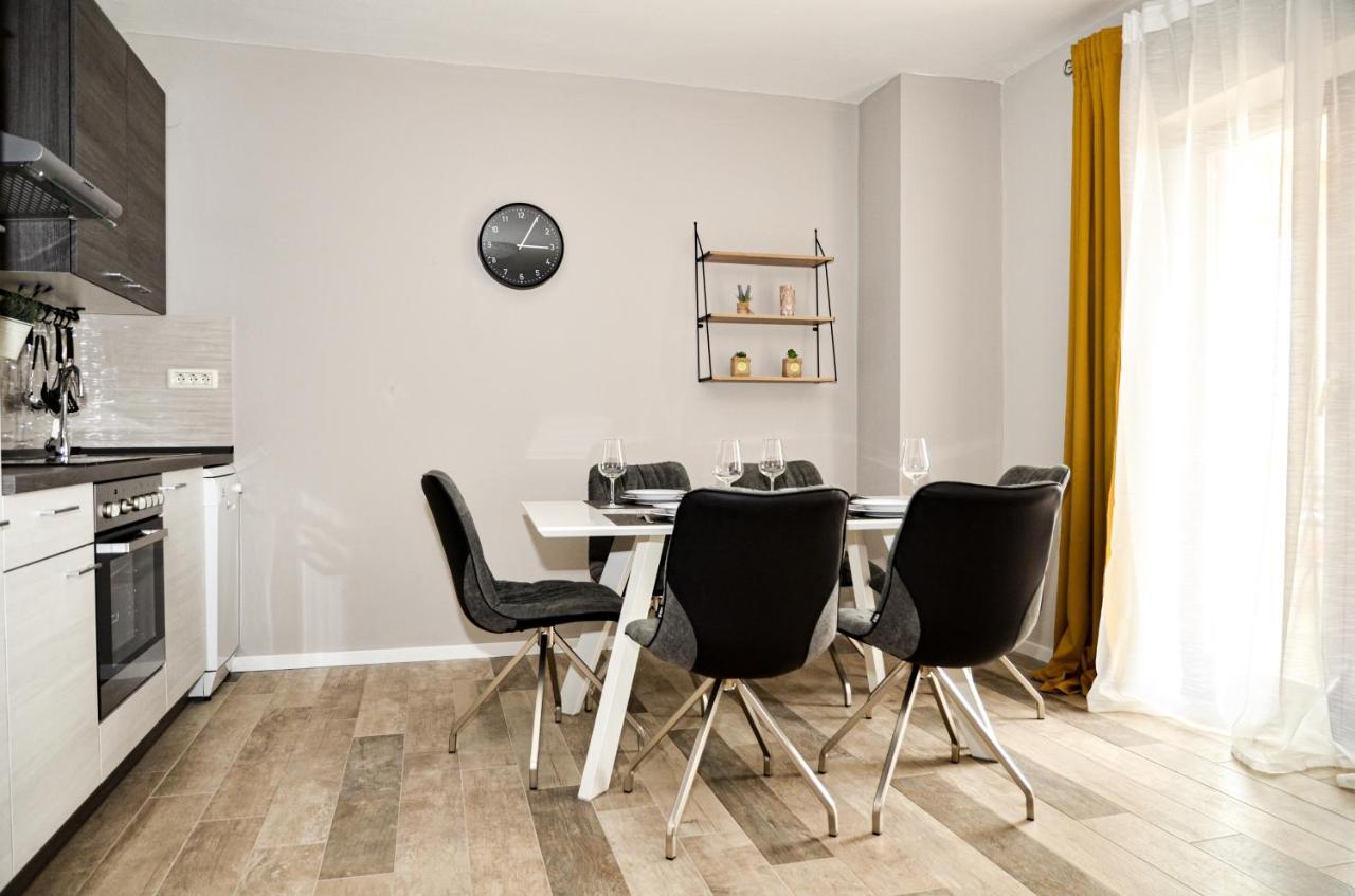 Family Friendly Apartments With A Swimming Pool Povljana, Pag - 244 Buitenkant foto