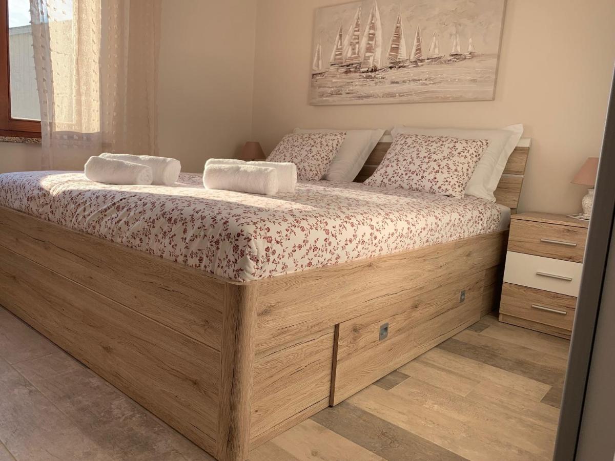 Family Friendly Apartments With A Swimming Pool Povljana, Pag - 244 Buitenkant foto