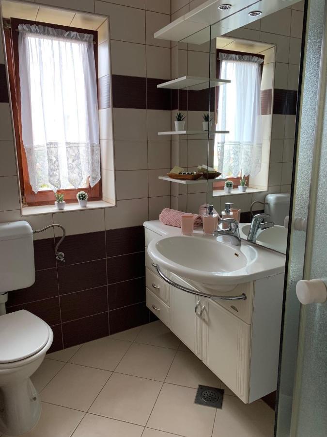 Family Friendly Apartments With A Swimming Pool Povljana, Pag - 244 Buitenkant foto