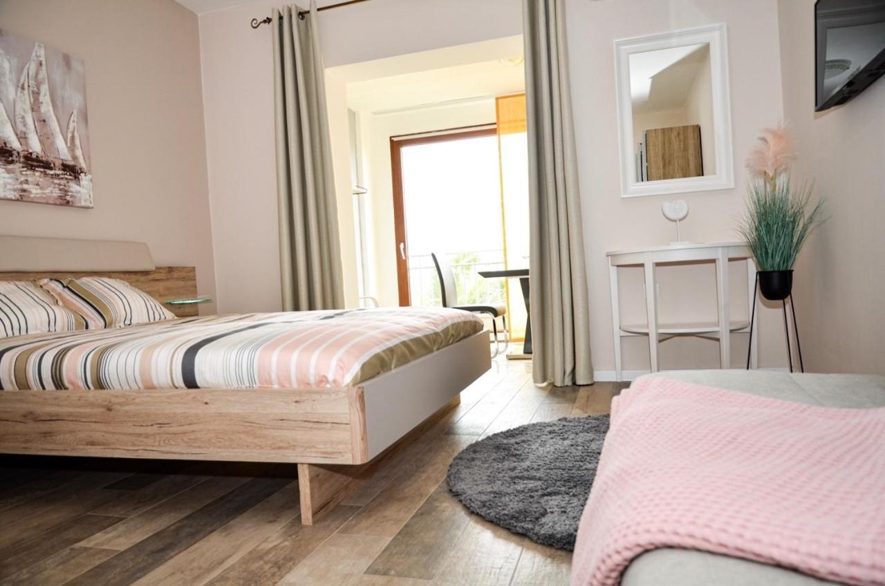 Family Friendly Apartments With A Swimming Pool Povljana, Pag - 244 Buitenkant foto