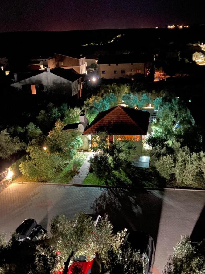 Family Friendly Apartments With A Swimming Pool Povljana, Pag - 244 Buitenkant foto