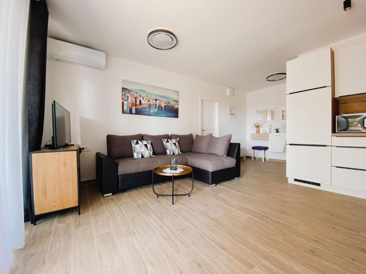 Family Friendly Apartments With A Swimming Pool Povljana, Pag - 244 Buitenkant foto