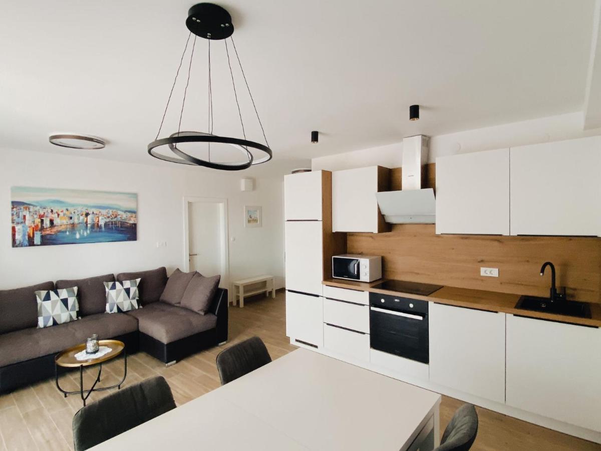 Family Friendly Apartments With A Swimming Pool Povljana, Pag - 244 Buitenkant foto