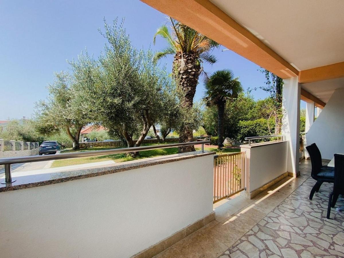Family Friendly Apartments With A Swimming Pool Povljana, Pag - 244 Buitenkant foto