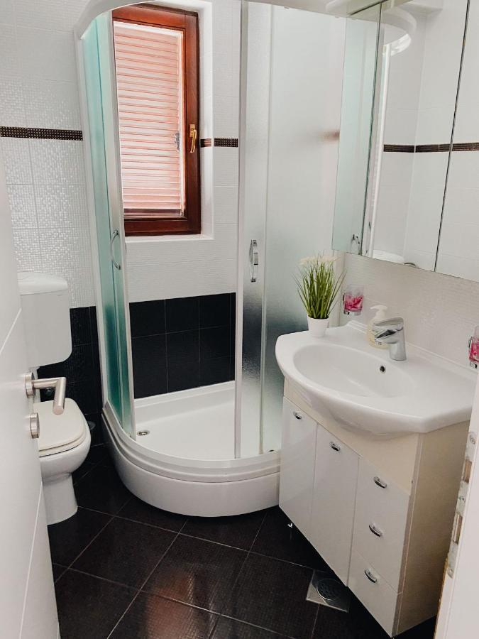 Family Friendly Apartments With A Swimming Pool Povljana, Pag - 244 Buitenkant foto