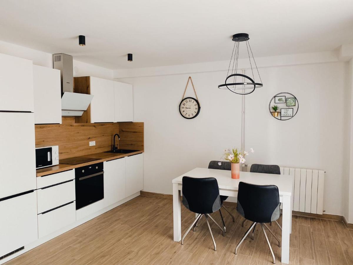 Family Friendly Apartments With A Swimming Pool Povljana, Pag - 244 Buitenkant foto