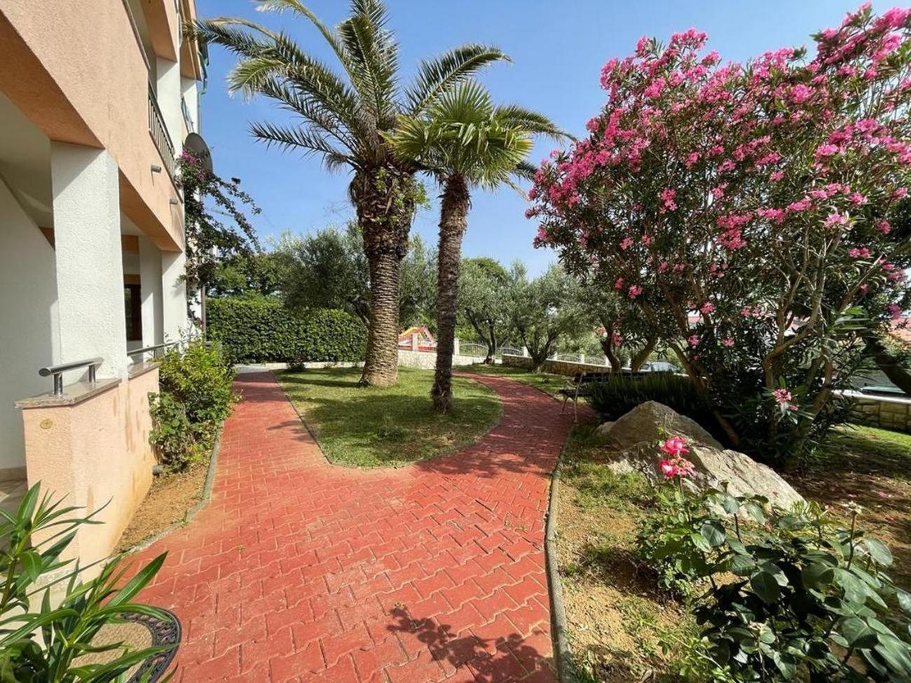 Family Friendly Apartments With A Swimming Pool Povljana, Pag - 244 Buitenkant foto